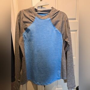 UNDER ARMOUR WOMENS LARGE COLD GEAR SHIRT